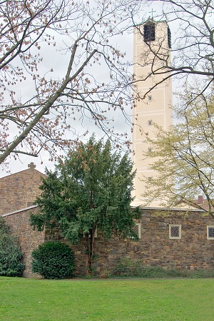 Lukaskirche mit Turm